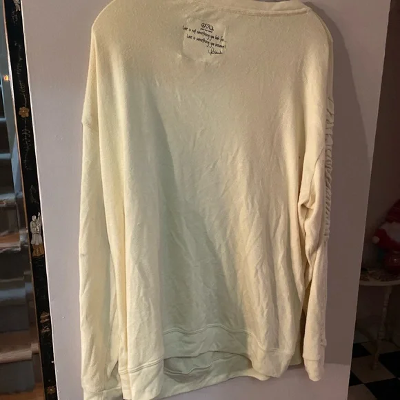 Peace love world Yellow Crewneck top - Picture 6 of 7